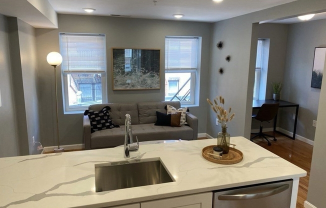 1 bed, 1.5 baths, 650 sqft, $3,000, Unit 3