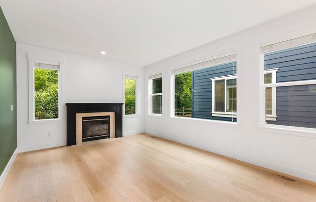 8612 137 AVE SE