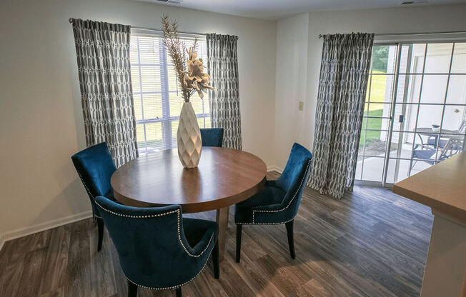 Elegant Dining Room at The Residence at Christopher Wren Apartments, Columbus, OH, 43230