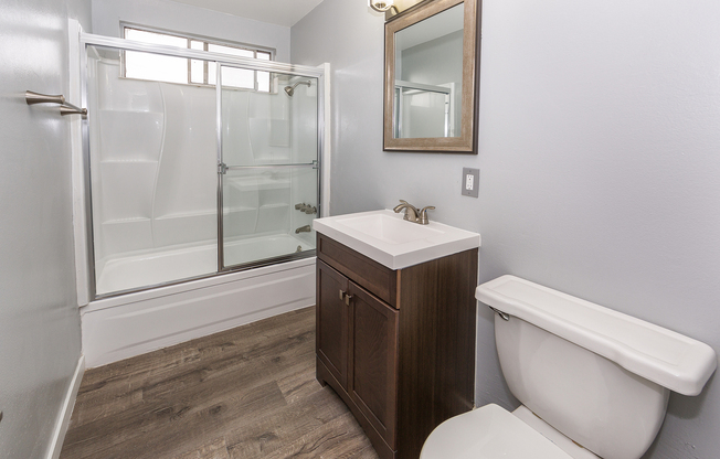 $1,795 Spacious 1 bedroom 1 bath apartment Located in Long Beach!