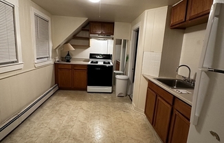 1 bed, 1 bath, 600 sqft, $1,800, Unit R