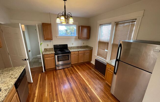 2 beds, 1 bath, $1,450, Unit 1st Floor