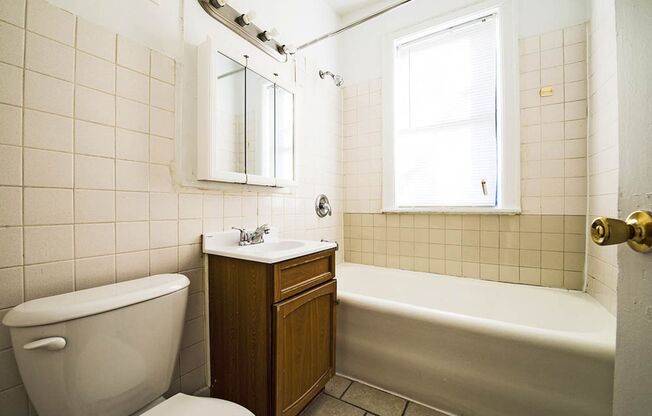 1717 W 77th