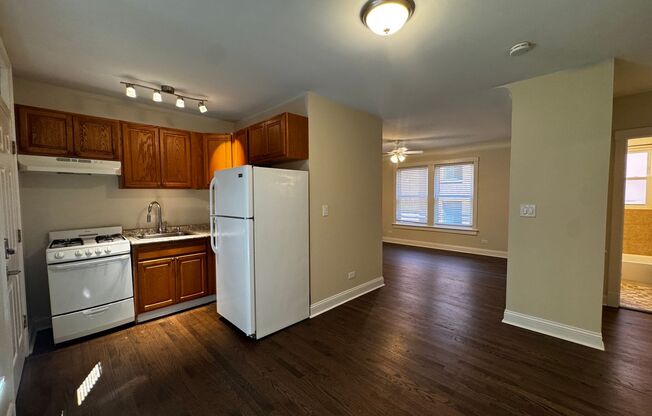 2 beds, 1 bath, $1,750, Unit 1381 #2S
