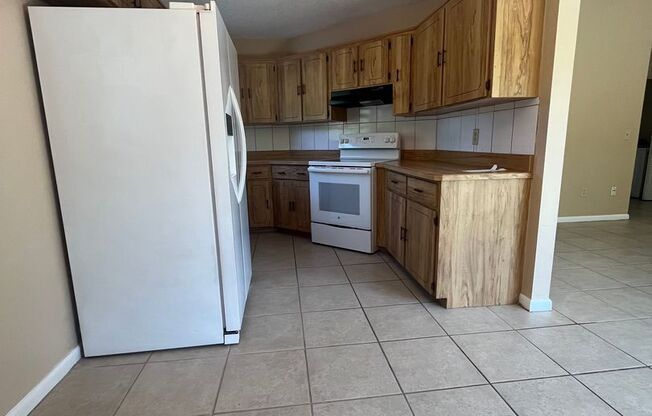 Super Cute 3bd 2bath with Florida Room!!