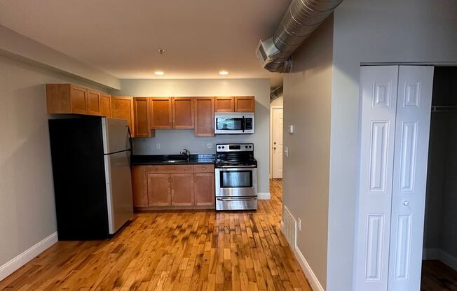 1 bed, 1 bath, 670 sqft, $1,850, Unit 231