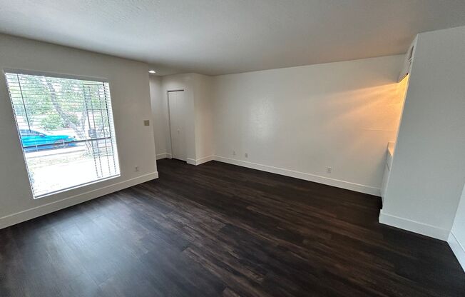 Spacious 2BD/2BA Spanish Style Townhome in Ocotillo Villas | Updated | No Carpet!