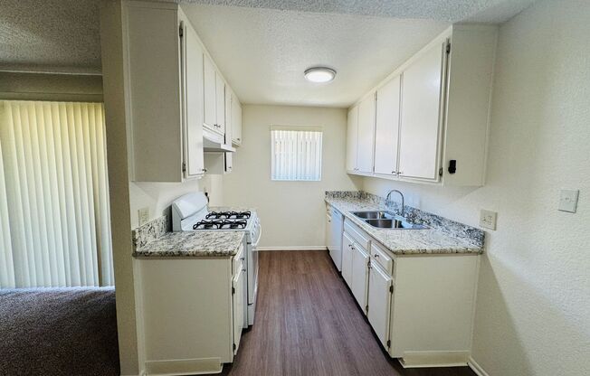 Move in Special 2 Weeks Rent Free, Beautiful, Newly Renovated in Santa Clarita, CA.