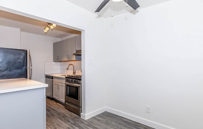 1 bed, 1 bath, 619 sqft, $1,075, Unit 185