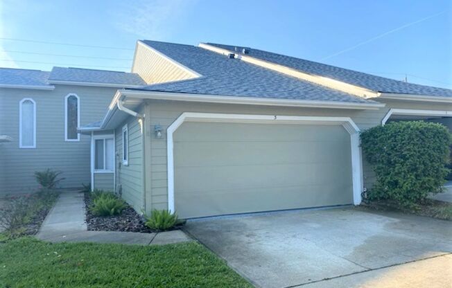 Gorgeous 3 Bedroom Townhome in Ormond Beach with bonus room!