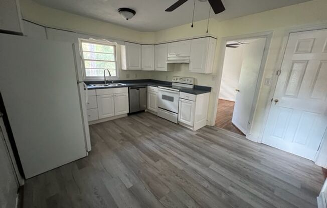 3 bed 2 bath! UPSTAIRS!!