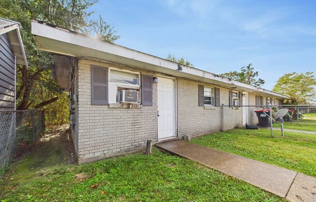 One Bedroom Apartment in Lafayette!