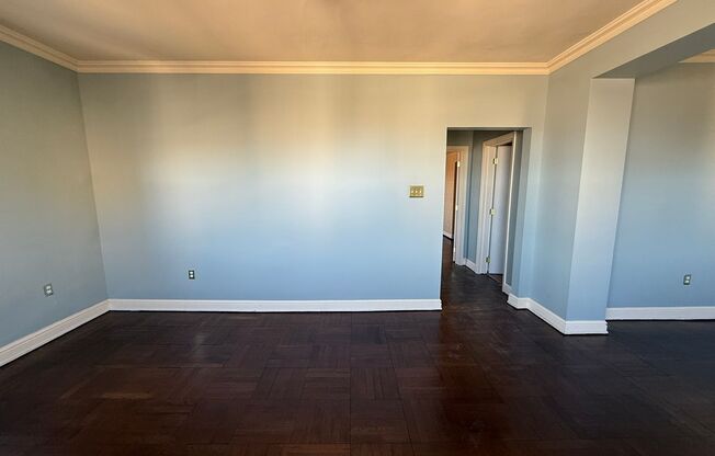 3 beds, 2 baths, 1,952 sqft, $3,200, Unit Royal York 916