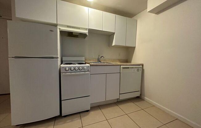 1 bed, 1 bath, 485 sqft, $969, Unit 410 S. Atlantic Ave. #A