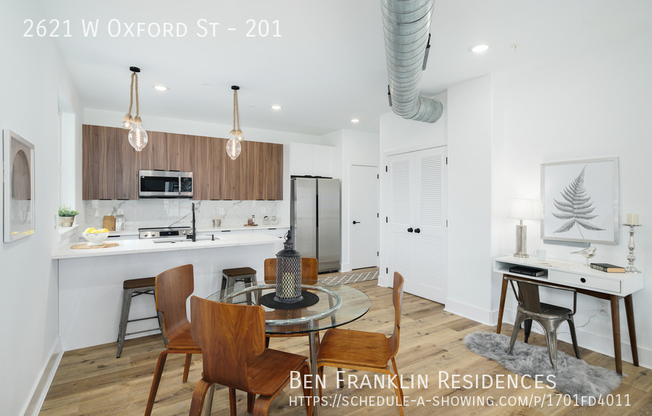 2621 W OXFORD ST