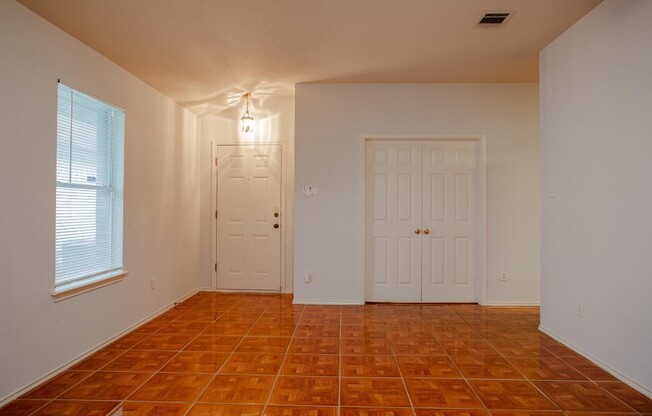802 Luke Ln