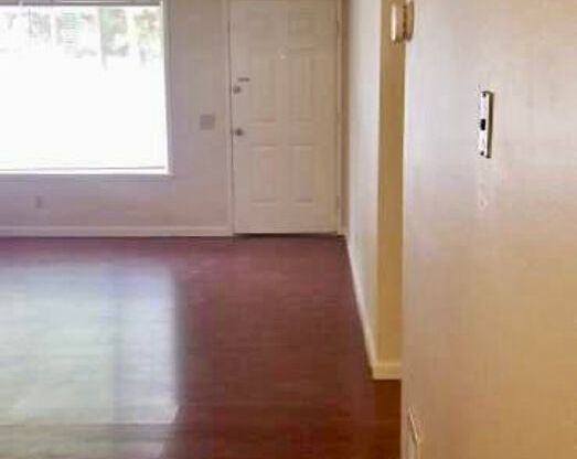 2 beds, 1 bath, 1,100 sqft, $1,649, Unit 5