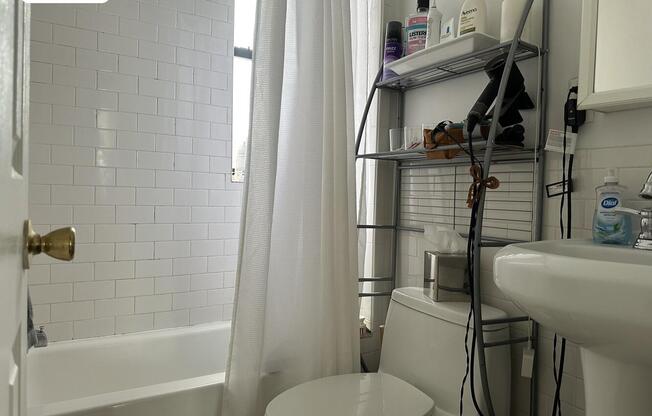 215 E 4 ST