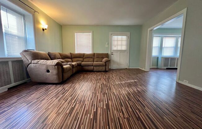 Gorgeous 5-Bedroom Single Family Home in Upper Darby! Available NOW!