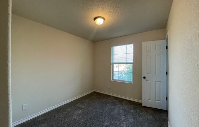 3 beds, 2.5 baths, $1,500, Unit 4*