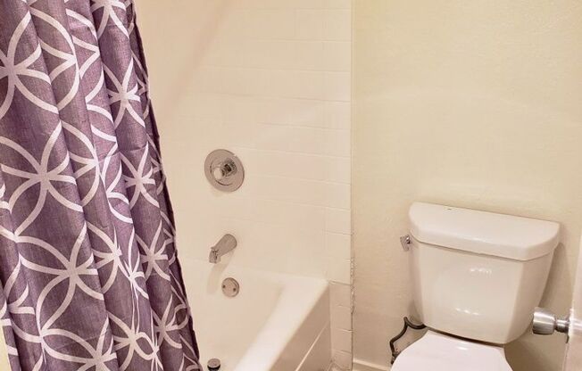 1 bed, 1 bath, 644 sqft, $2,125, Unit 75