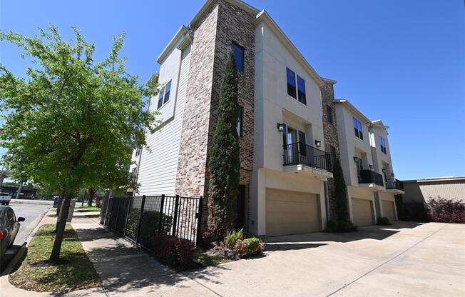 1728 LIVE OAK ST