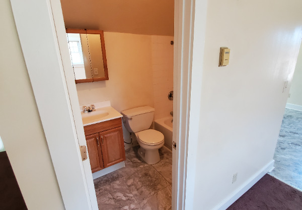 3746 W 39 ST