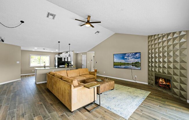 Live the Lake Life! Stunning 4BD Home with Water Access in Lake Mary