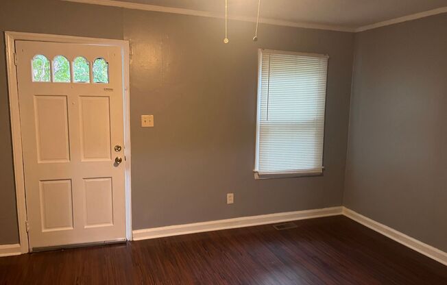 QUAINT 2 BEDROOM MINUTES FROM DOWNTOWN RALEIGH!