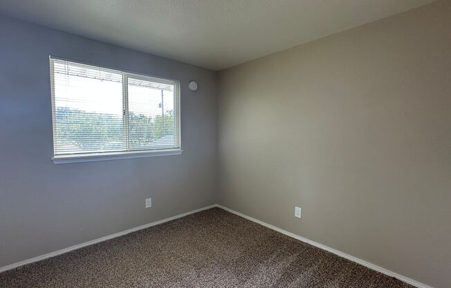 3 beds, 1 bath, 1,040 sqft, $1,525, Unit 66