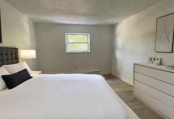 1 bed, 1 bath, 650 sqft, $2,025, Unit 32