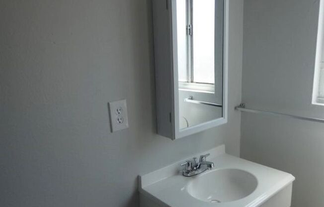 2 beds, 1.5 baths, 805 sqft, $2,195, Unit 15