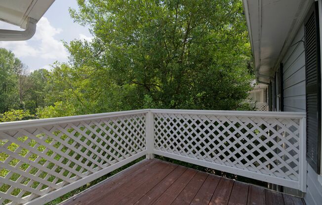 2 BR/1BA condo in great location at Dunwoody Lakes