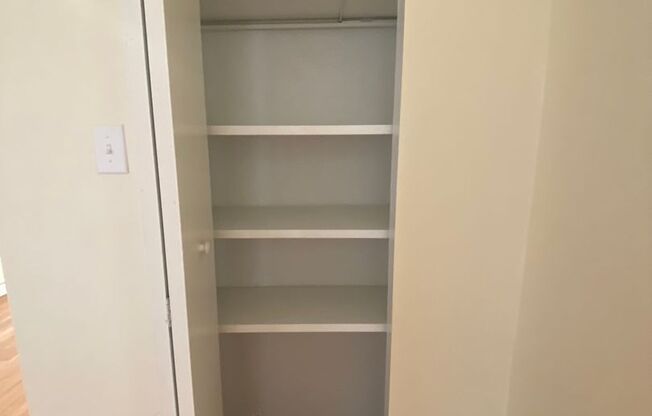 1 bed, 1 bath, 572 sqft, $1,510, Unit Old King Edward 86