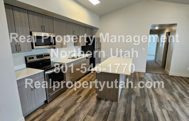 2 Bedroom 2 Bath Top Level Apartment Available!