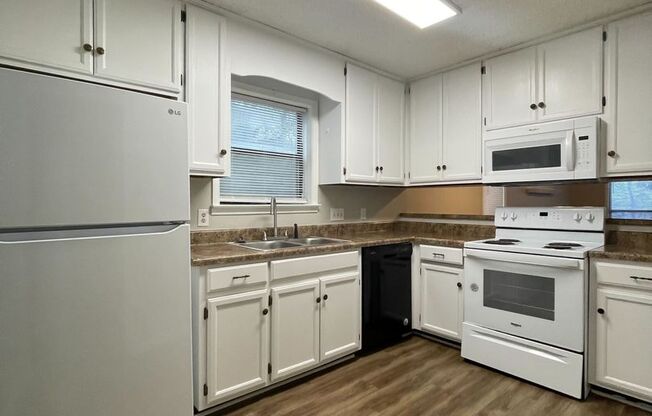 2 beds, 2 baths, $1,025, Unit APARTMENT D