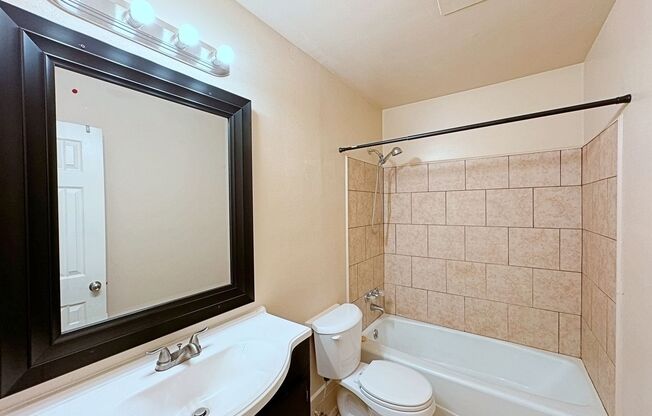 2 beds, 1.5 baths, $1,050, Unit Unit B