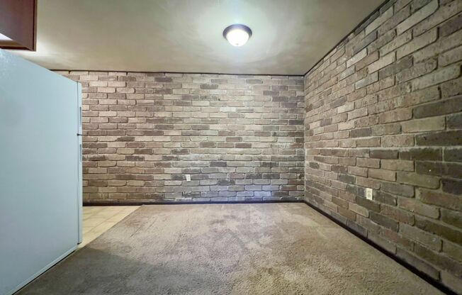 Cozy One Bedroom Apartment! Exposed Brick & Air Conditioning! Call Today!