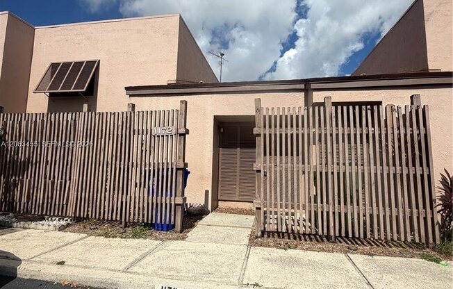 1172 NW 122 TER