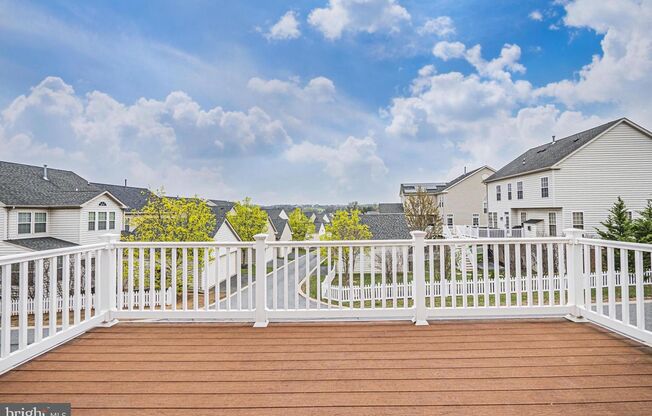 SPACIOUS 2 LEVEL CONDO WITH LOFT