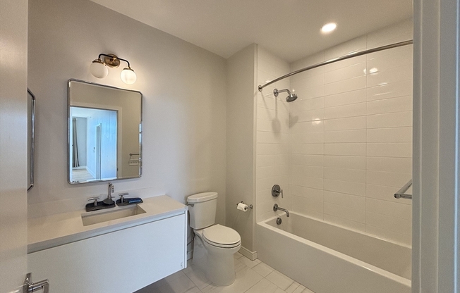 2 beds, 2 baths, 1,024 sqft, $4,000, Unit 725