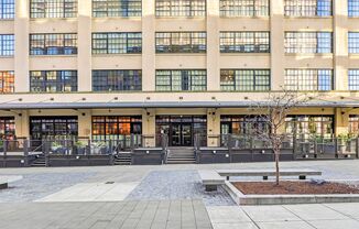 Available NOW!! Avenue Lofts Studio