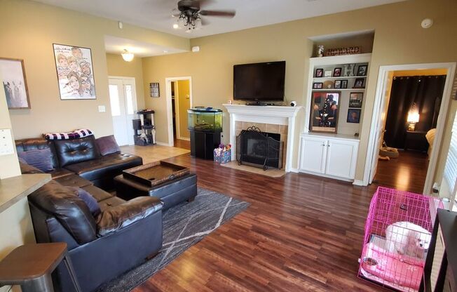 College Station -3 bedroom/2 bath - Fenced in back yard and House is in an EXCELLENT LOCATION
