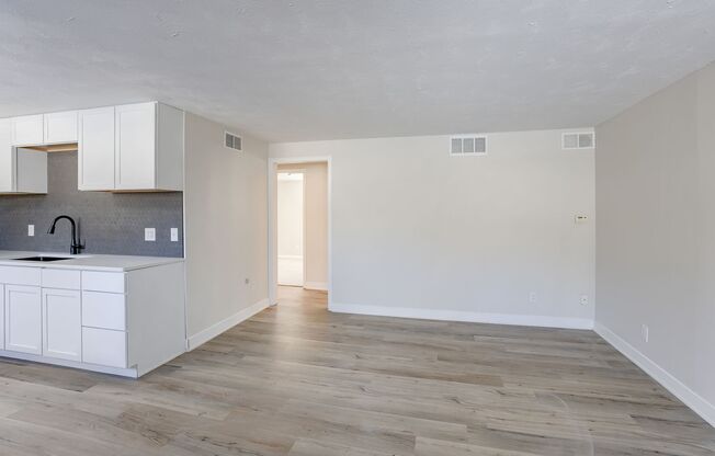 2 beds, 1 bath, $1,100