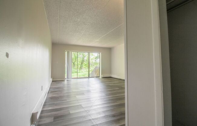 2 beds, 1 bath, $1,475, Unit 3S