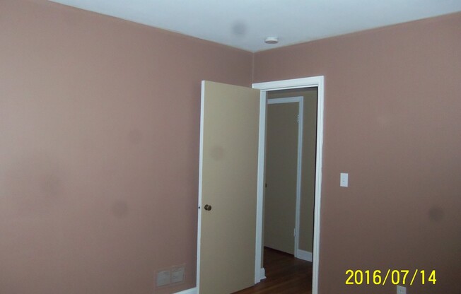 2 beds, 1 bath, $1,300