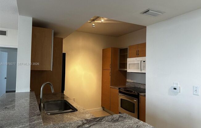 3 beds, 2 baths, $3,500, Unit UNIT 914