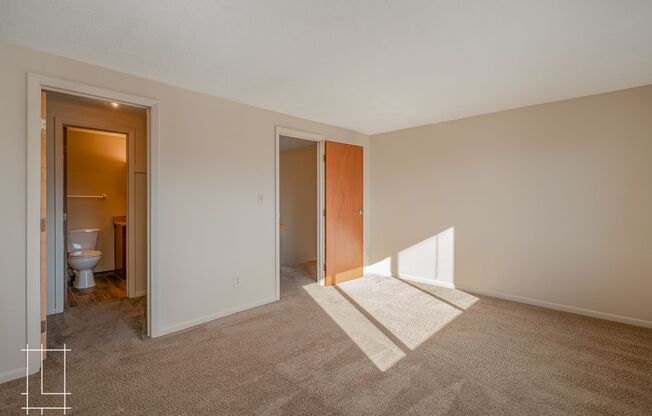 2 beds, 1.5 baths, $1,400, Unit 773 E Thurber Dr Apt. D