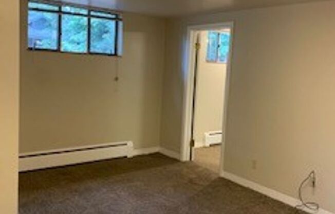 2 beds, 1 bath, $1,800, Unit 686