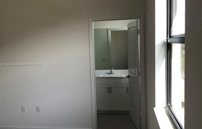 21451 NE 3 PATH